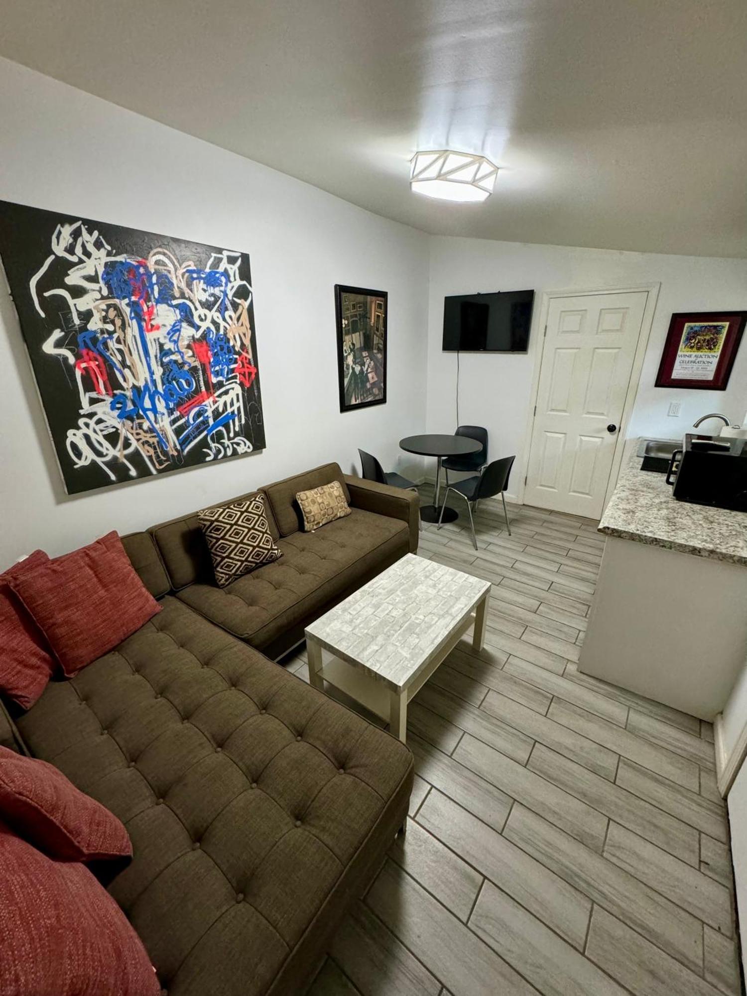 One Bedroom Apartment With Hot Tub 2 Blocks To Magazine Street ニューオーリンズ エクステリア 写真