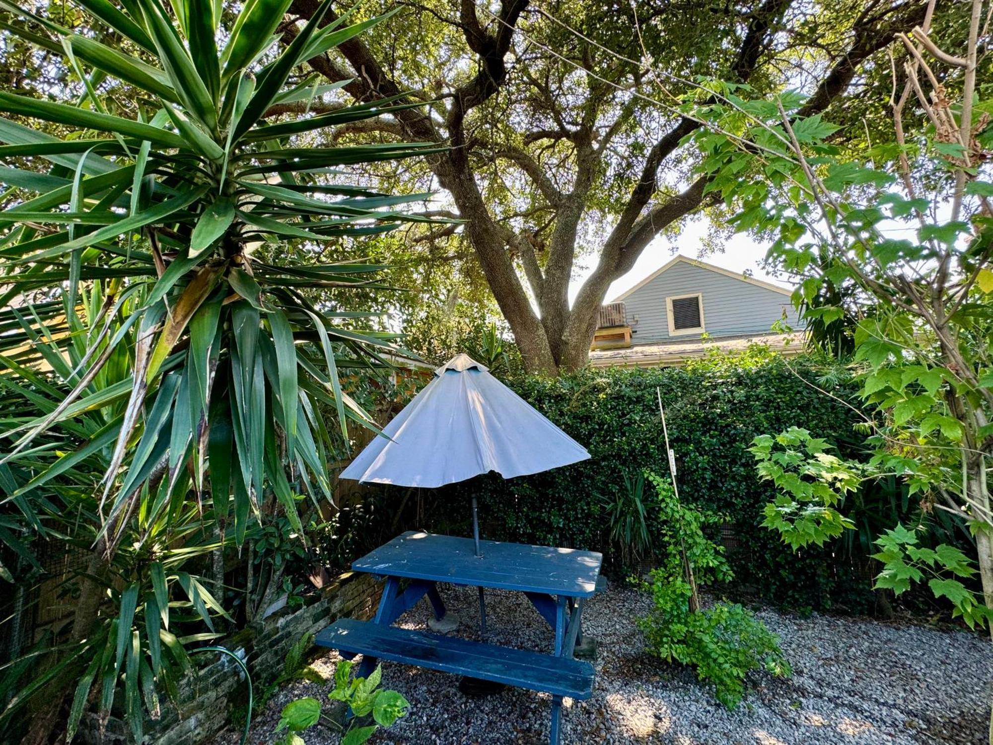 One Bedroom Apartment With Hot Tub 2 Blocks To Magazine Street ニューオーリンズ エクステリア 写真